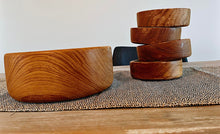 Load image into Gallery viewer, Teak serving bowl with 4 mathing plates

