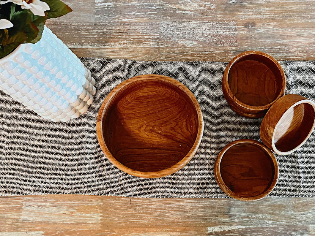 Teak serving bowl with 4 mathing plates