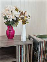 Load image into Gallery viewer, Small white vase
