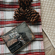 Load image into Gallery viewer, Gift set - 3 classic scrunchies
