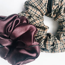 Load image into Gallery viewer, Brown plaid scrunchie - classic
