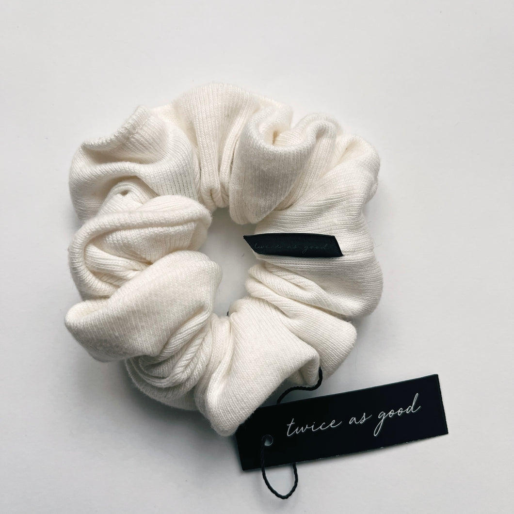 White knit scrunchie - classic