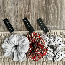 Load image into Gallery viewer, Boho scrunchie - classic
