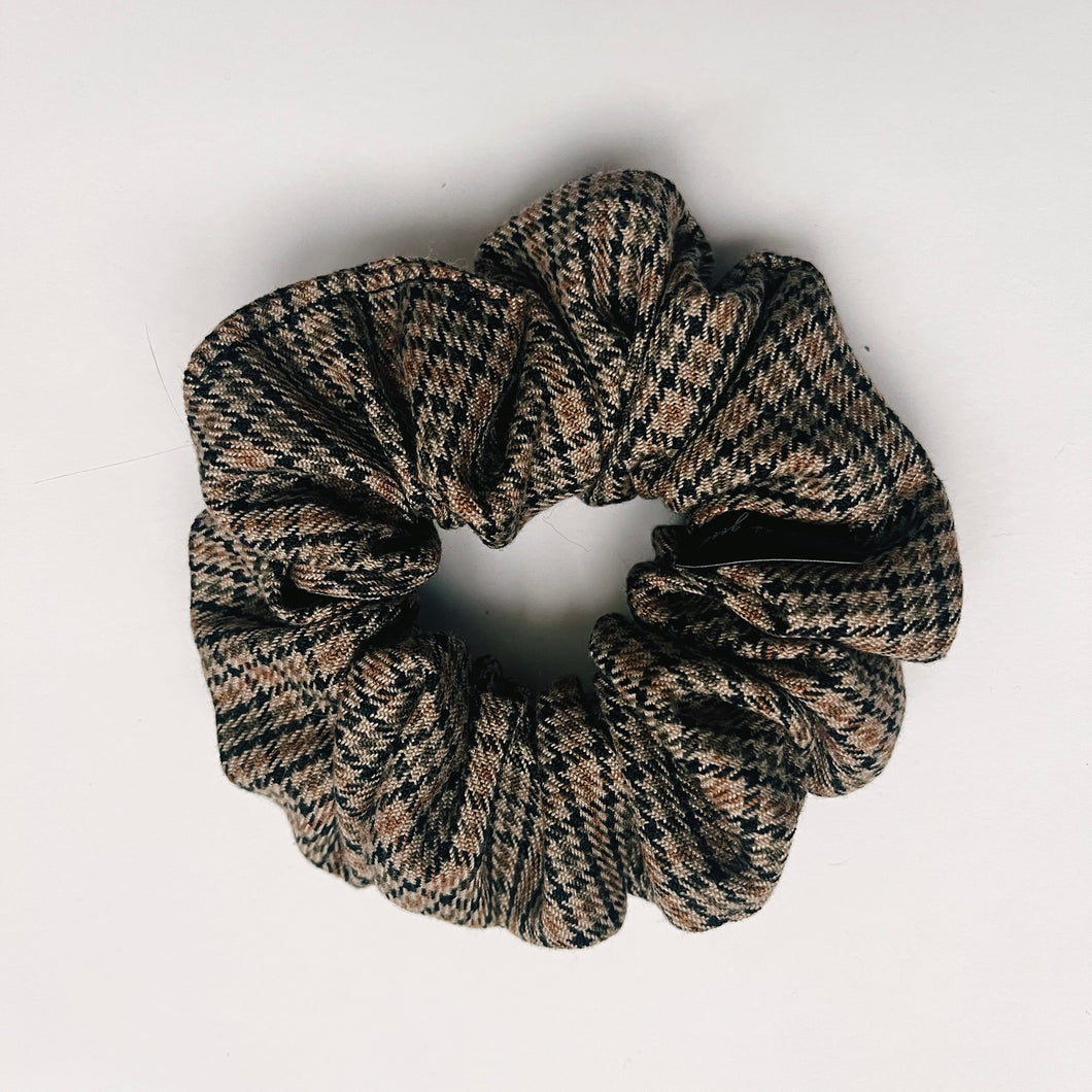 Brown plaid scrunchie - classic
