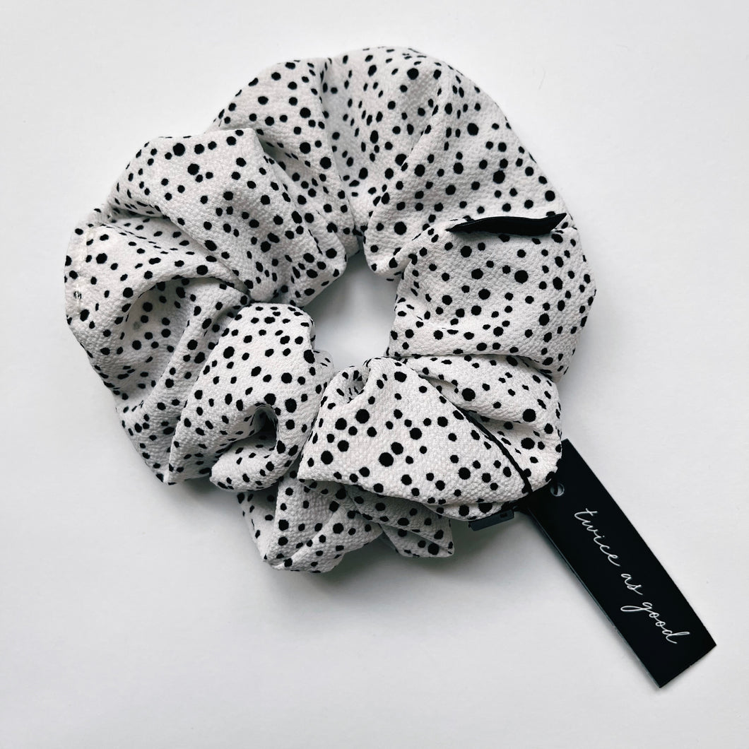 Cookies & Cream scrunchie - oversized