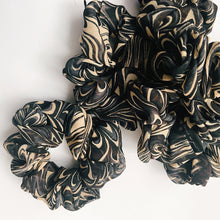 Load image into Gallery viewer, Groovy scrunchie - classic
